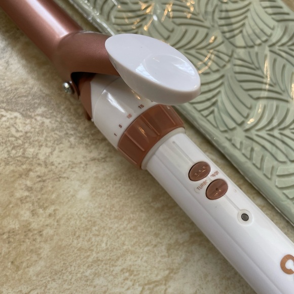 1 inch CONAIR curling iron & Heat Resistant Silicone Mat Pouch - Picture 2 of 7